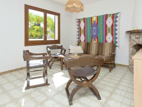 Small Building With 4 Apartments Close To The Beach