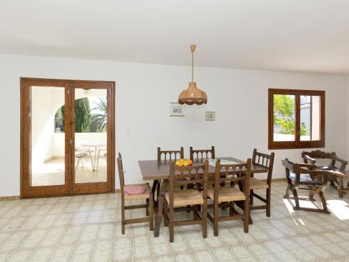 Small Building With 4 Apartments Close To The Beach