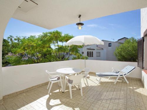 Small Building With 4 Apartments Close To The Beach