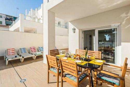 Nerja Villa Sleeps 6 Pool Air Con Wifi