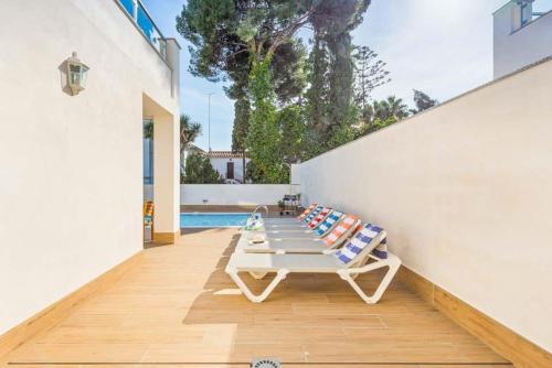 Nerja Villa Sleeps 6 Pool Air Con Wifi