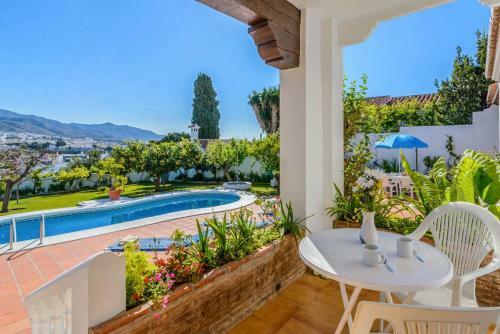 Nerja Villa Sleeps 6 With Pool Air Con And Wifi