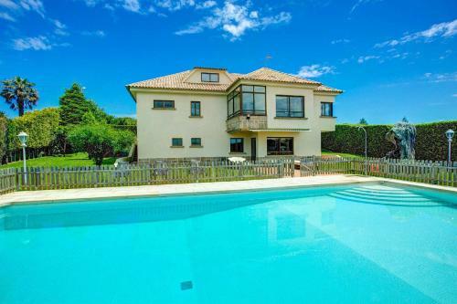 Nigran Villa Sleeps 11 Pool Wifi