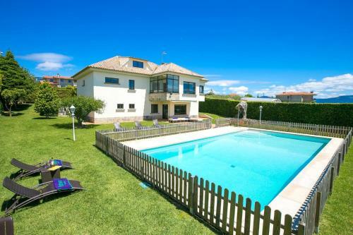 Nigran Villa Sleeps 11 Pool Wifi