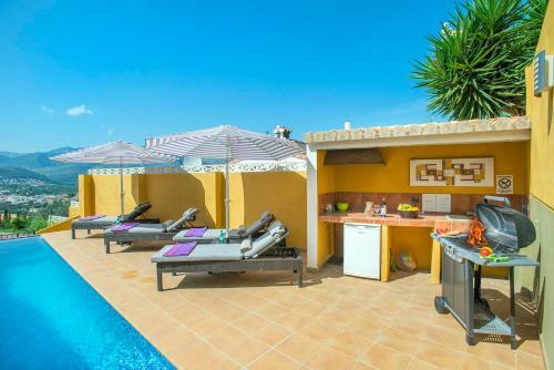 Orba Villa Sleeps 8 Pool Air Con Wifi