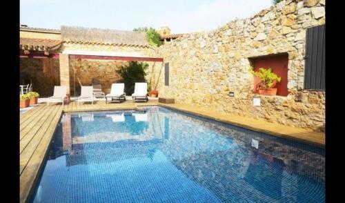 Pals Apartment Sleeps 4 With Pool And Air Con