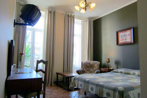 Hostal Duas Na��es Guest House