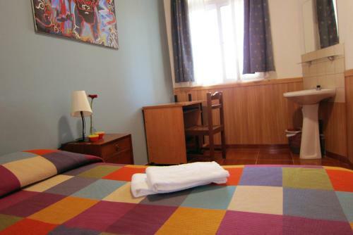 Hostal Duas Na��es Guest House