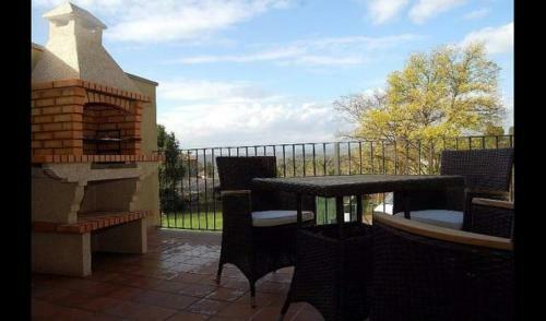 Perafita Villa Sleeps 5 With Pool And Air Con