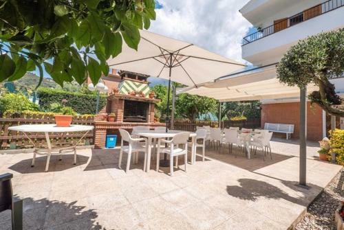 Pineda de Mar Villa Sleeps 10 Pool Wifi