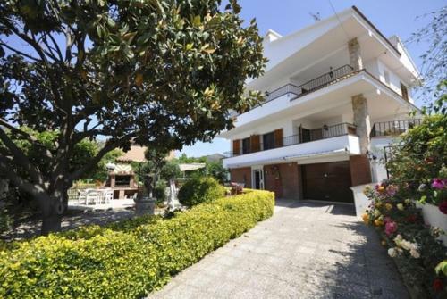 Pineda de Mar Villa Sleeps 10 Pool Wifi