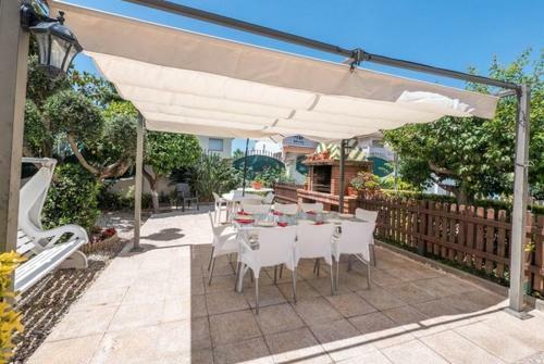 Pineda de Mar Villa Sleeps 10 Pool Wifi
