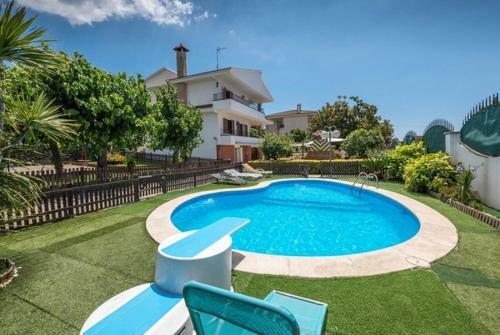 Pineda de Mar Villa Sleeps 10 Pool Wifi
