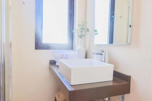 Playa Blanca Villa Sleeps 4 With Pool Air Con And Wifi