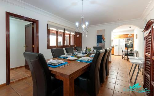 Charming 4-bed Villa In Playa Blanca