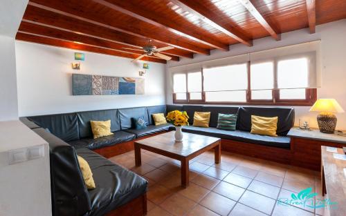 Charming 4-bed Villa In Playa Blanca