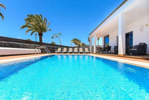 Immaculate 3-bed Villa In Playa Blanca