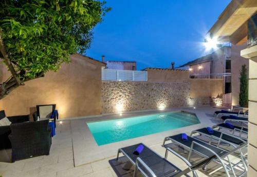 Pollenca Villa Sleeps 8 With Pool Air Con And Wifi