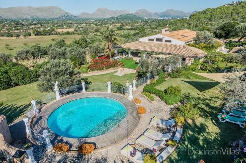 Pollenca Villa Sleeps 12 With Pool And Air Con