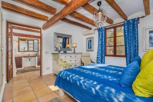Pollenca Villa Sleeps 12 With Pool And Air Con