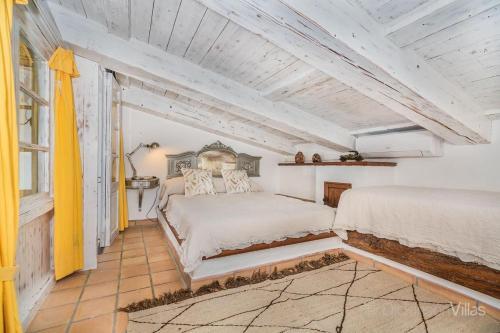 Pollenca Villa Sleeps 12 With Pool And Air Con