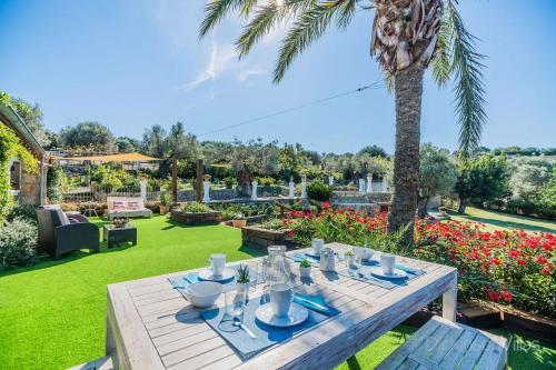 Pollenca Villa Sleeps 12 With Pool And Air Con