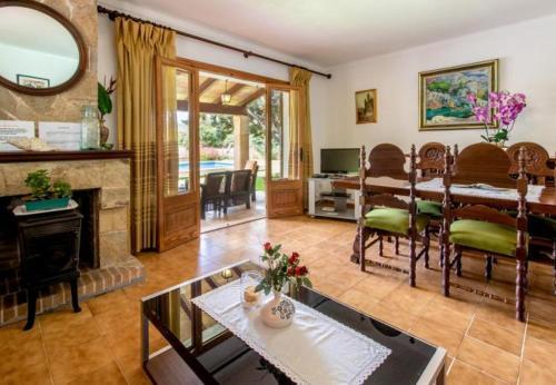 Pollenca Villa Sleeps 6 With Pool Air Con And Wifi