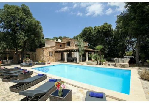 Pollenca Villa Sleeps 8 With Pool Air Con And Wifi