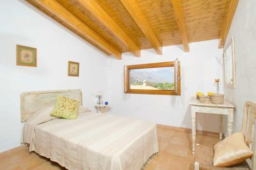 Pollenca Villa Sleeps 8 With Pool Air Con And Wifi