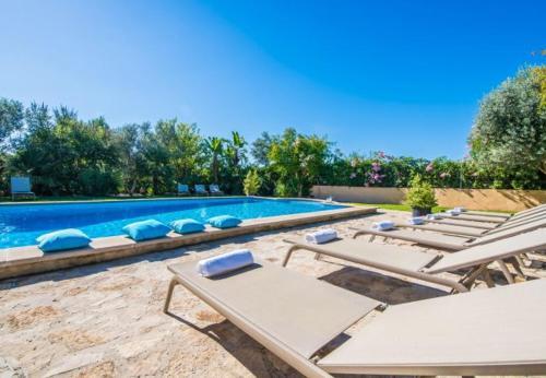 Pollenca Holiday Home Sleeps 8 With Pool