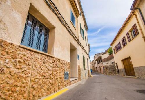 Pollenca Holiday Home Sleeps 5 With Air Con And Wifi