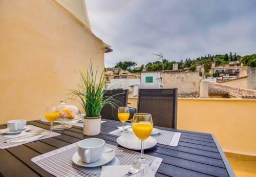 Pollenca Holiday Home Sleeps 5 With Air Con And Wifi