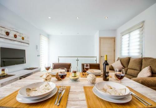Pollenca Holiday Home Sleeps 5 With Air Con And Wifi