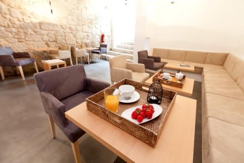 Hostal Inpatio Guest House