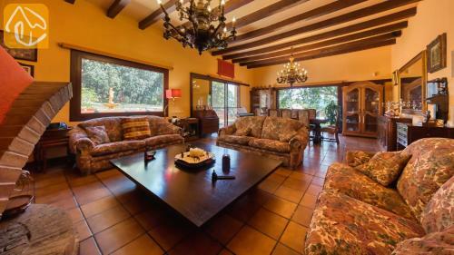 Sant Genis de Palafolls Villa Sleeps 10 Pool Wifi