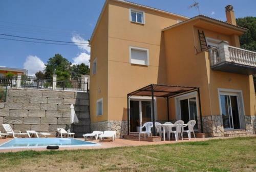 Villa In Santa Ceclina Sleeps 6 Includes Swimming Pool 4