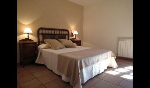 Santa Maria de Merles Villa Sleeps 14 With Pool