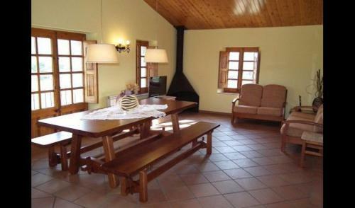 Santa Maria de Merles Villa Sleeps 14 With Pool
