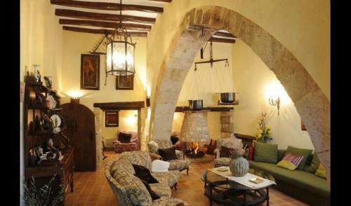 Santa Oliva Villa Sleeps 16 With Pool And Air Con