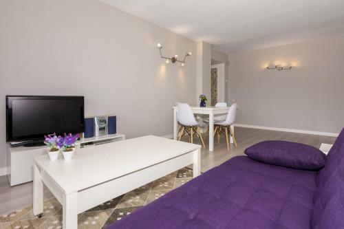 Apartamento Homeholidaysrentals Regard