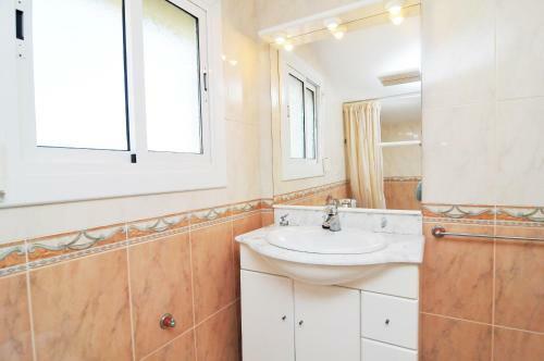 Villa Homeholidaysrentals Madison House