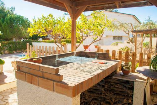 Sant Vicenc de Calders Villa Sleeps 8 Pool Wifi