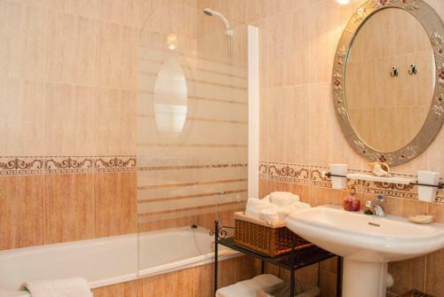 Sant Vicenc de Calders Villa Sleeps 8 Pool Wifi