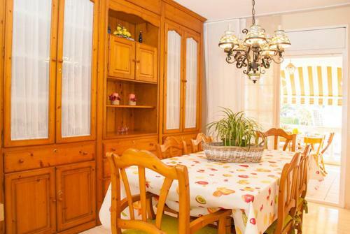 Sant Vicenc de Calders Villa Sleeps 8 Pool Wifi
