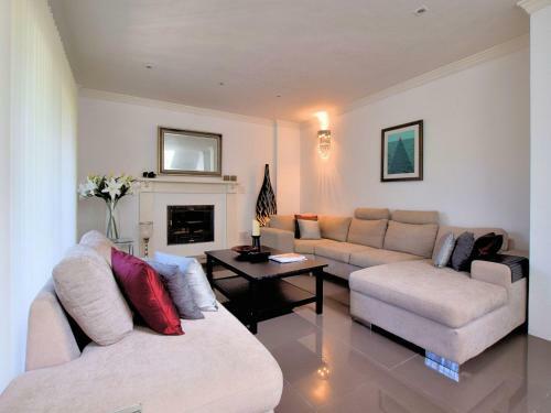 Graceful Villa In Sayalonga With Swimming Pool