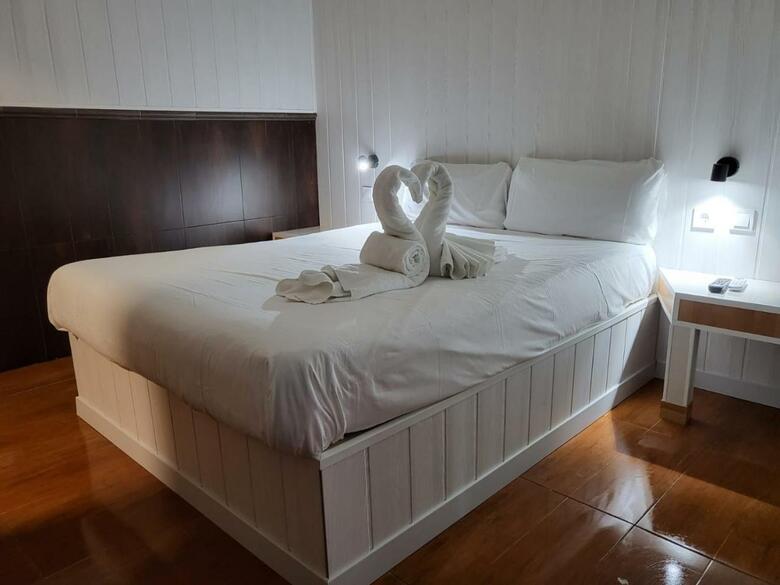 Hostal Avenida Andalucia - Solo Adultos