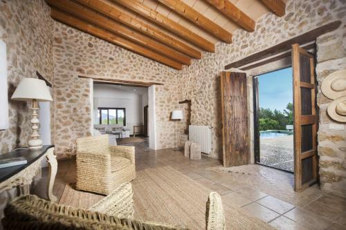 Selva Villa Sleeps 6 With Pool Air Con And Wifi
