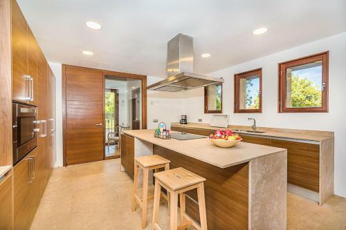 Selva Villa Sleeps 6 With Pool And Air Con