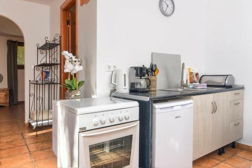 Senija Villa Sleeps 4 With Pool Air Con And Wifi