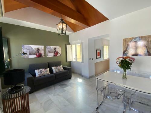 Apartamento Suites Plaza de Los Refinadores, Maestranza